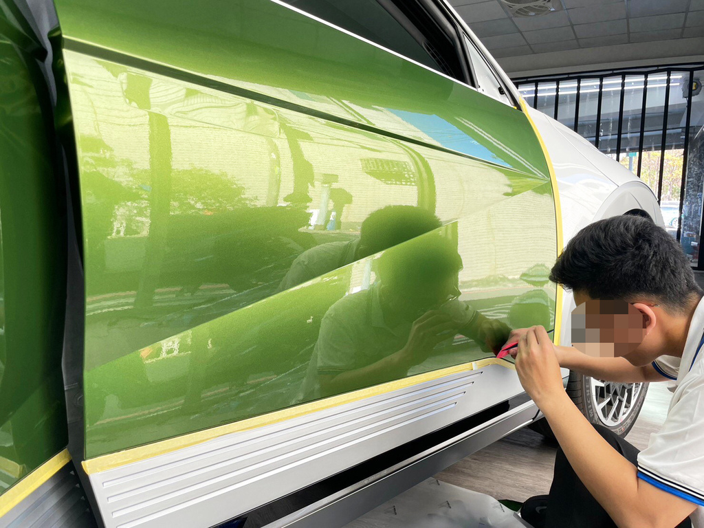 奧圖菲汽車包膜,台南汽車包膜,台南改色膜推薦,全車改色包膜,曼巴綠8.jpg