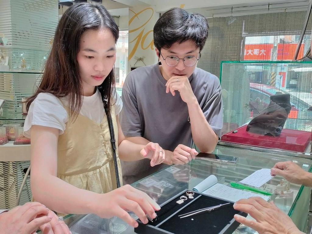 台南嘉寶珠寶鑽戒｜永康大灣路珠寶鑽戒｜求婚戒指首選｜套牢你的